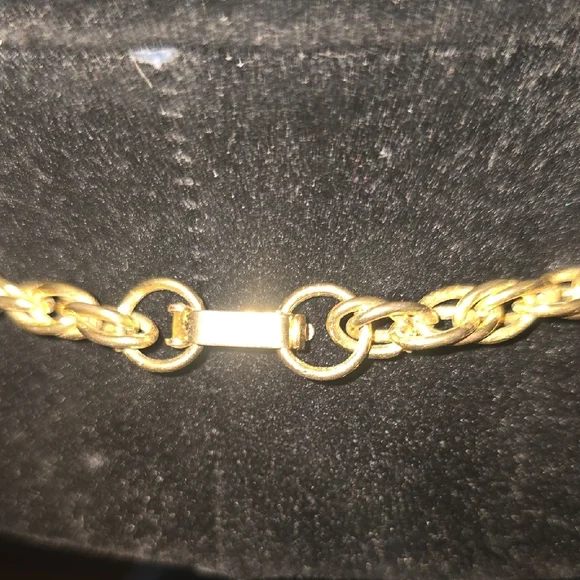 Gold Filigree Medallion Necklace - Women Jewelry - Picture 4 of 4